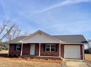 109 Lincoln Dr, Glennville, GA 30427