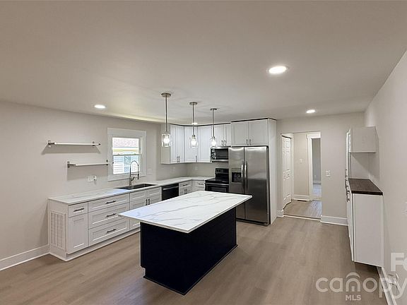 2nd image of 500 Broad St