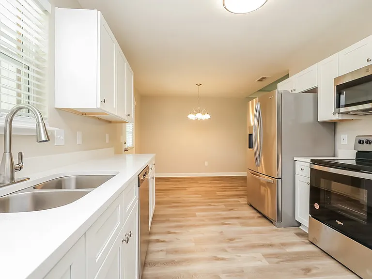 407 Cindi Ct — Photo 9