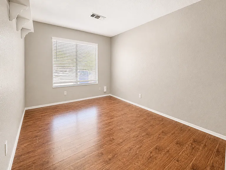 1077 W Swan Dr — Photo 6
