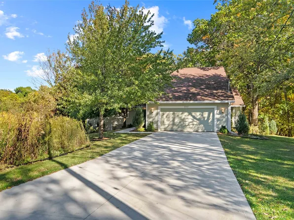 8187 NW Beaver Dr, Johnston, IA 50131