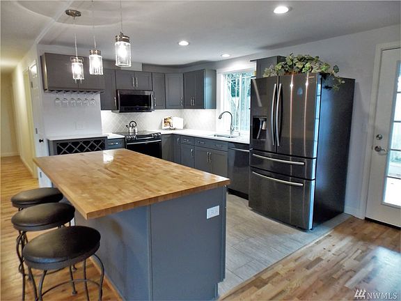 2nd image of 3010 Tolmie Ct