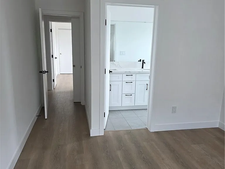 14169 Calvert St — Photo 14