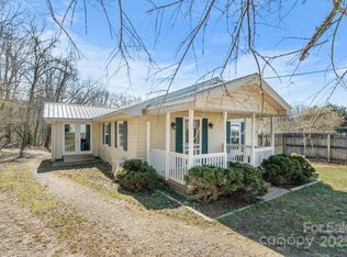 6 Central Ave, Bryson City, NC 28713
