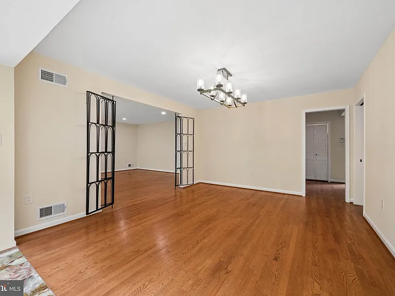 7016 Hopewood St — Photo 16