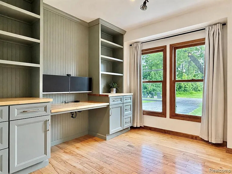 306 Michelson Rd — Photo 15