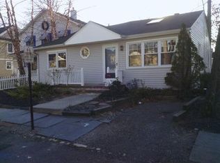 2 Center St, Rumson, NJ 07760