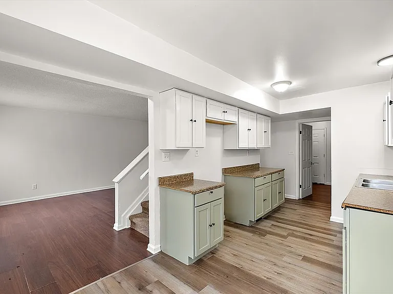 219 Ashland St — Photo 13