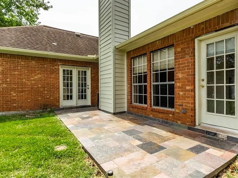 1207 Boulderwoods Dr — Photo 3
