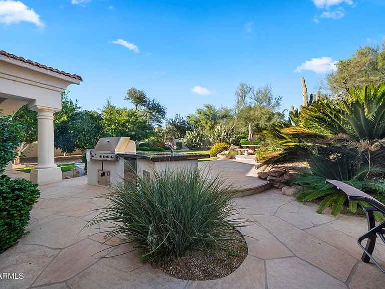 8350 E Via Del Sol Dr — Photo 40