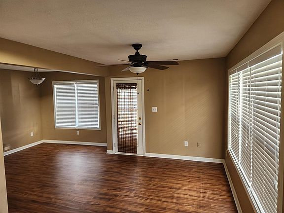 Living room dining room