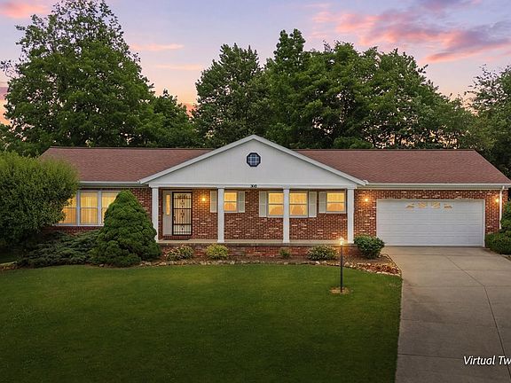 3rd image of 908 E Linden Cir