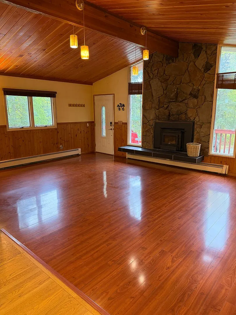 South Anchorage 3 Bedroom/1.75 Bath Home with Sun Room! — Photo 2