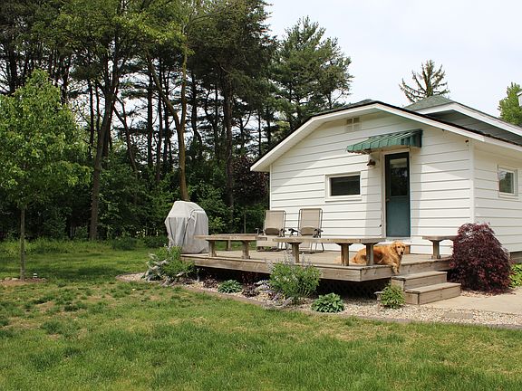 Back of House w/ deck