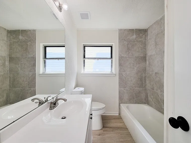 301 Cypress St — Photo 30