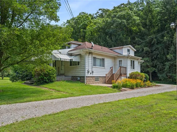 286 Howes Run Rd, Tarentum, PA 15084