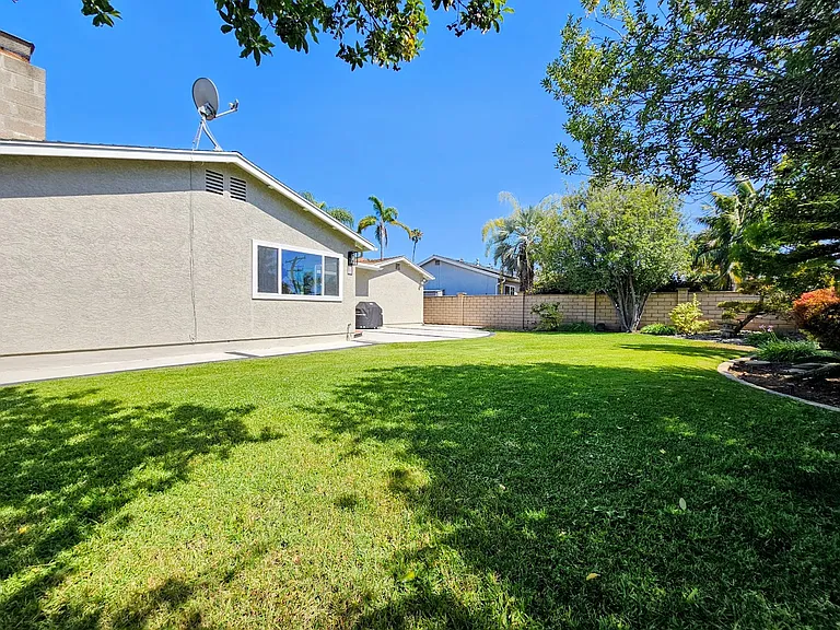 5424 Lodi St — Photo 34