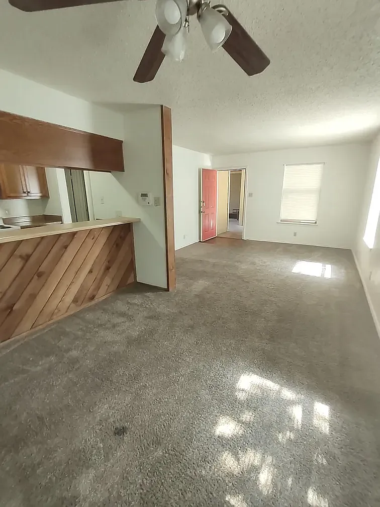 1 bed, 750 sqft, $1,050 — Photo 3