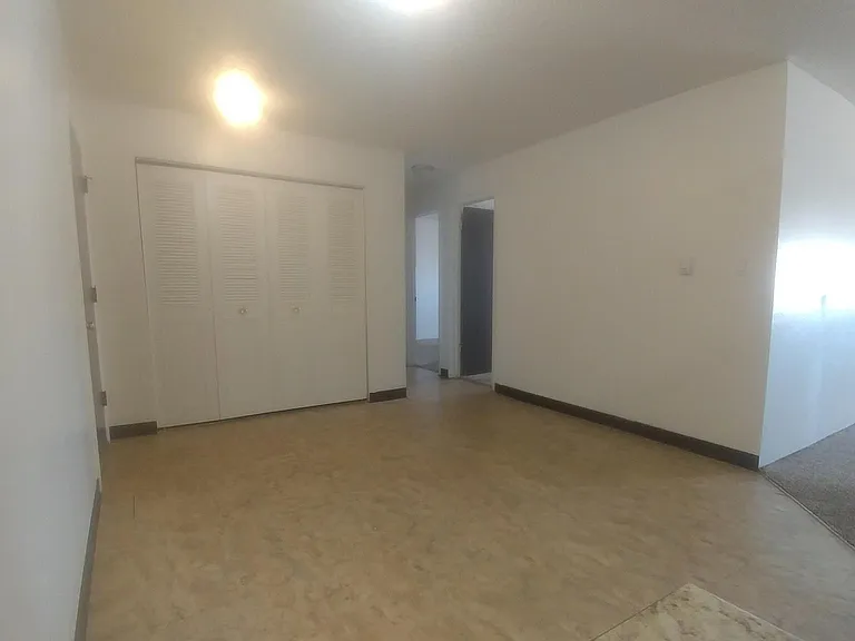 Marquette Heights Apartments — Photo 11