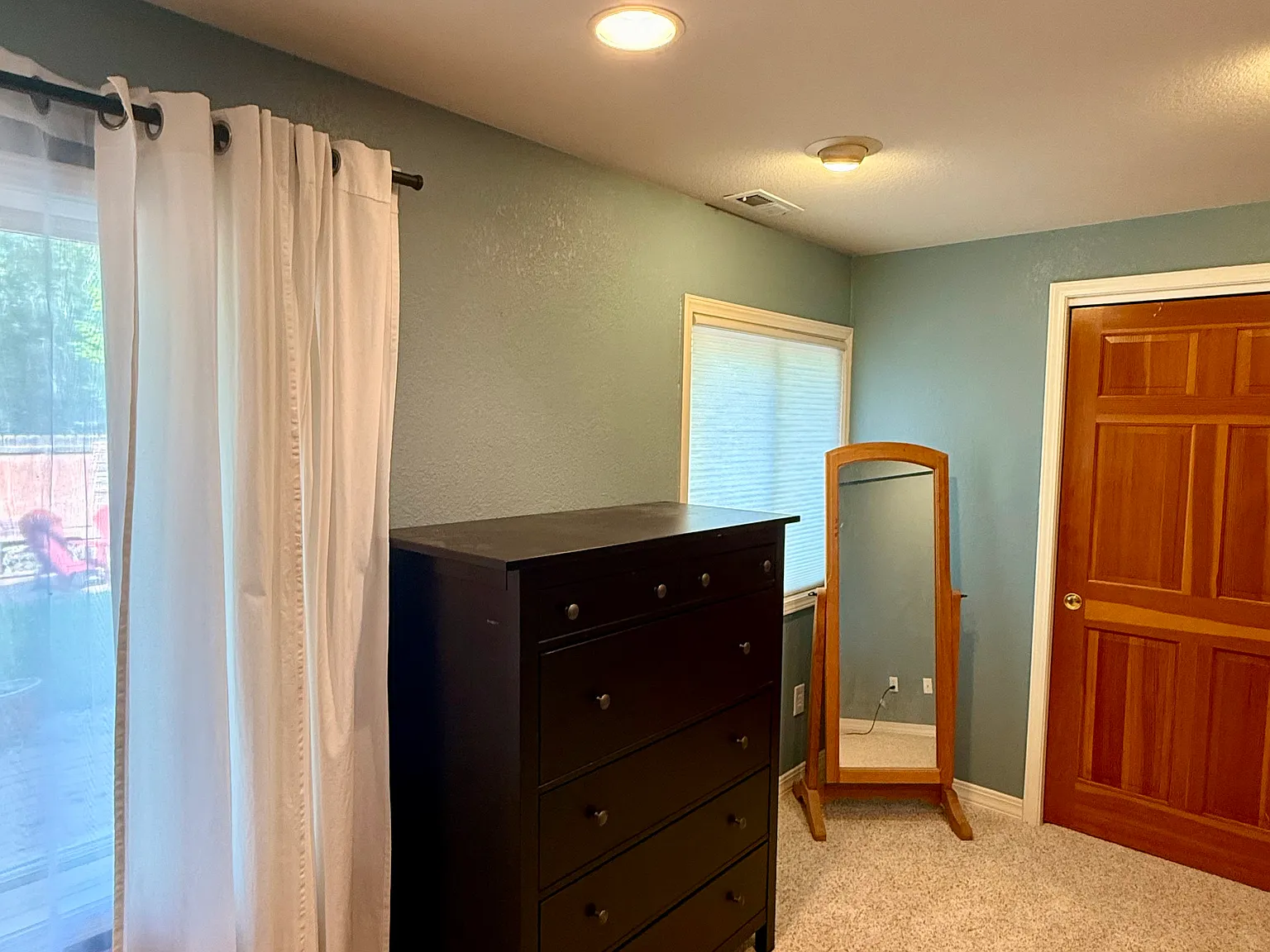 5 bed, 3.5 bath, 3988 sqft, $3,950 — Photo 3