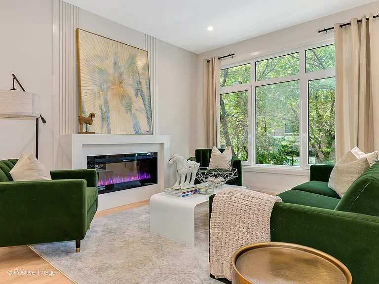 2347 W Morse Ave — Photo 3
