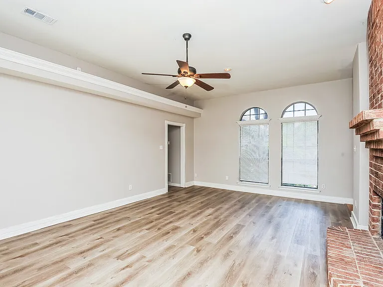 752 Bryan Dr — Photo 9
