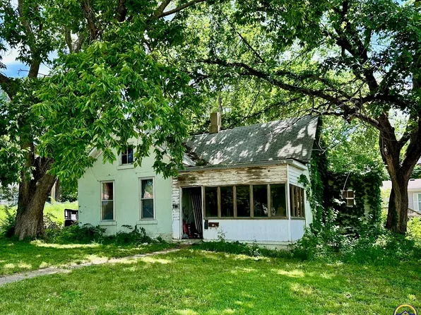 403 N 6th St, Saint Marys, KS 66536