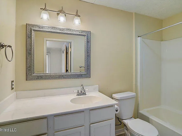 200 Woodgreen Dr — Photo 11