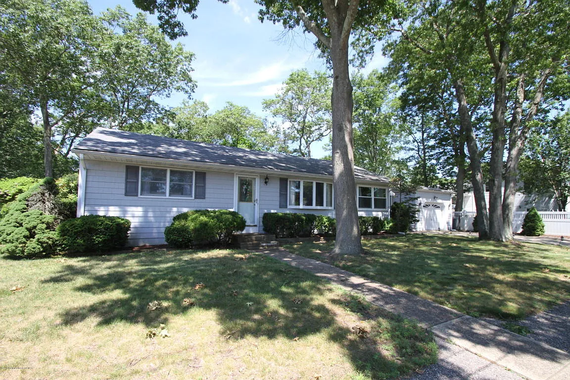 1203 Sunrise Ave photo 1