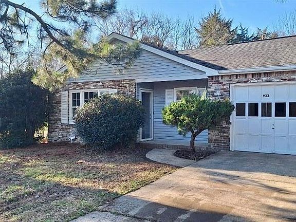 2nd image of 932 Wilson Ln