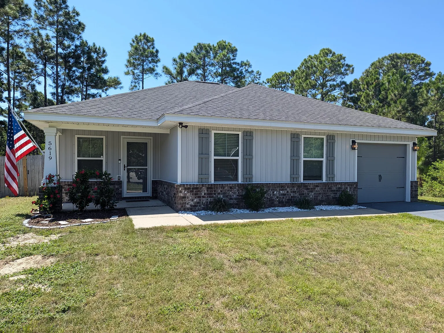 3 bed, 1210 sqft, $1,870 — Photo 1