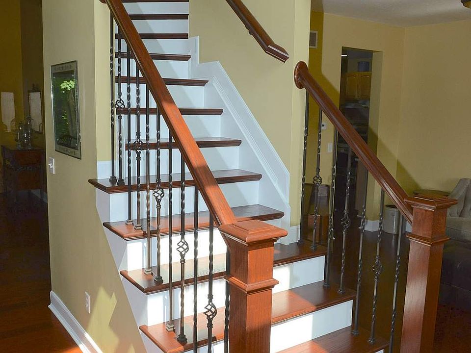 CUSTOM IRON RAILING 