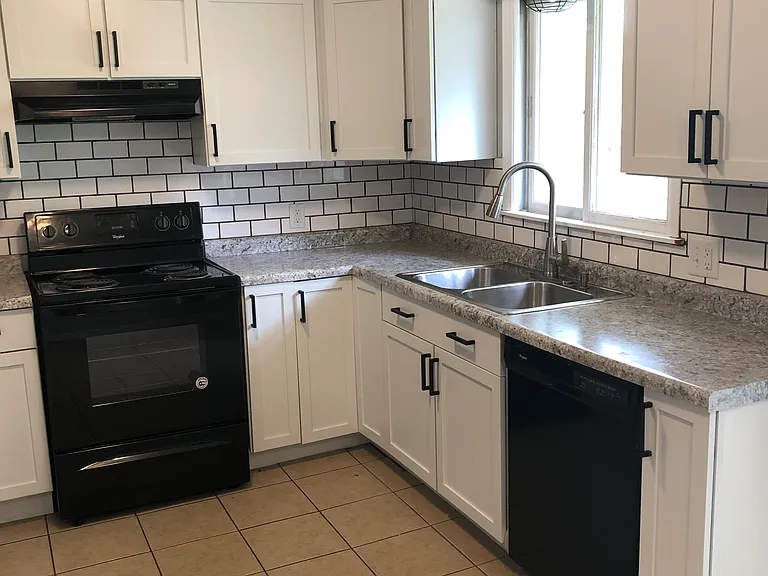 205 Dotson Dr — Photo 5