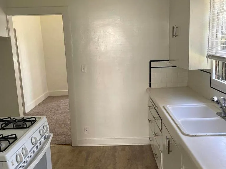 1065 E Santa Clara St — Photo 6