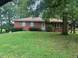 207 Kennedy Dr, Gower, MO 64454