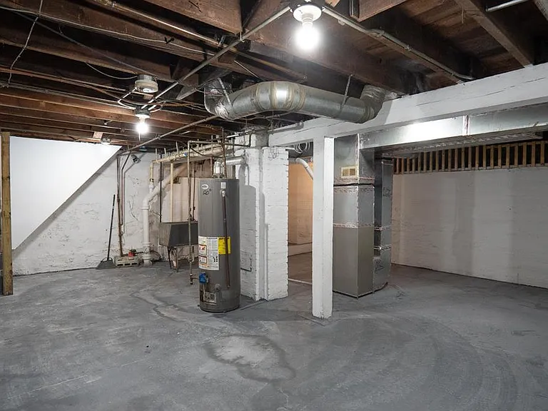 188 Wyoming St E — Photo 10