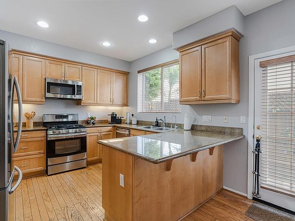3rd image of 5616 Etiwanda Ave Unit 4