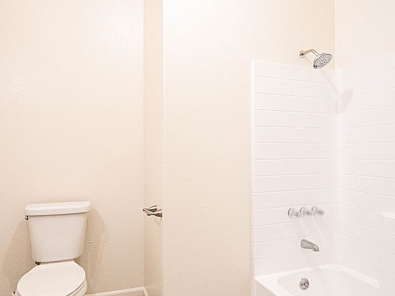 5th image of 5200 Hollywood Blvd APT 106