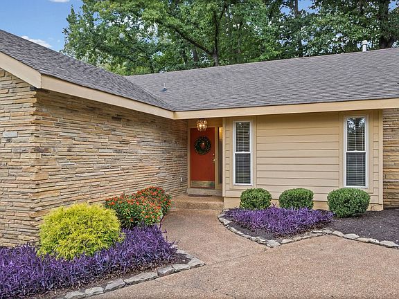 3rd image of 2174 Montego Dr