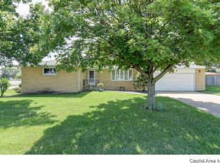 409 N Springfield Rd, Athens, IL 62613