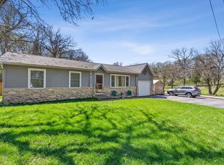 41 Lake Shore Dr, Carpentersville, IL 60110