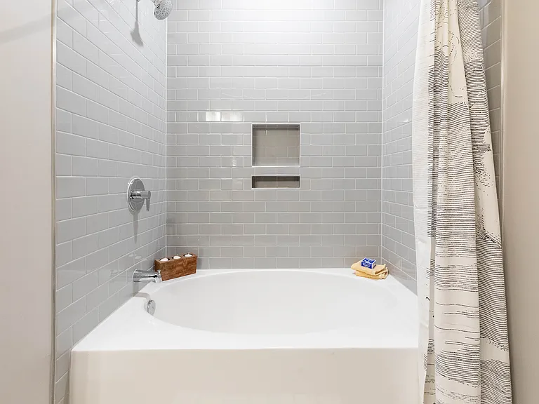 The Jade at Avondale — Photo 20