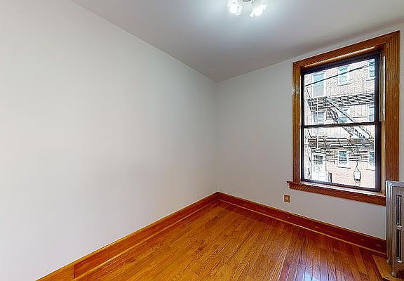 5th image of 4122 49th St APT 1R