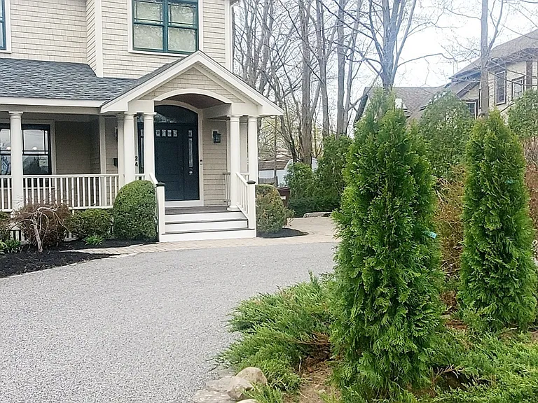 24 Elm St — Photo 2