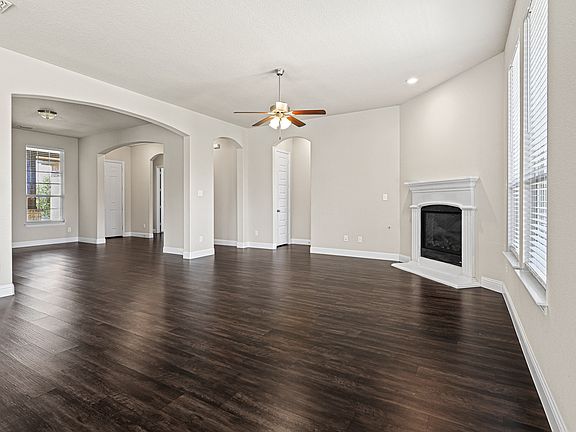 3rd image of 1701 Meadowleaf Ln