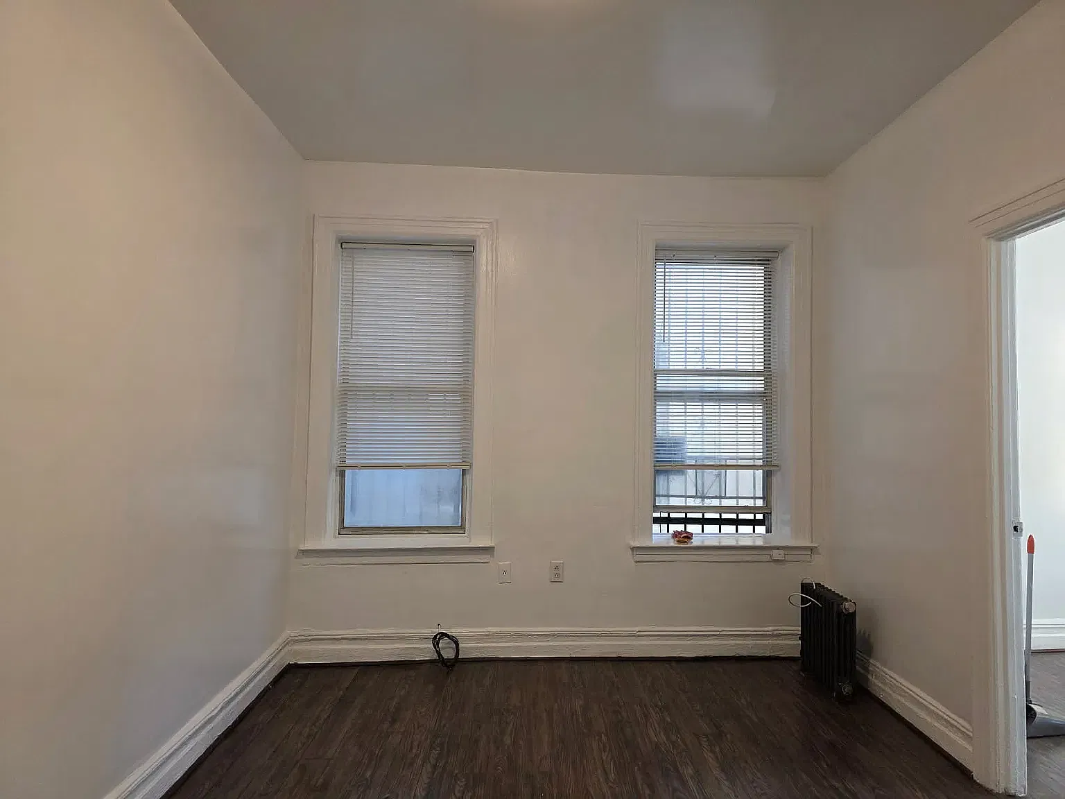 35-17 Crescent Street — Photo 1