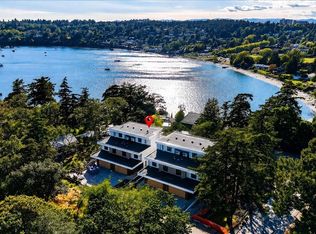 2737 Tudor Ave #3, Saanich, BC V8N1L6