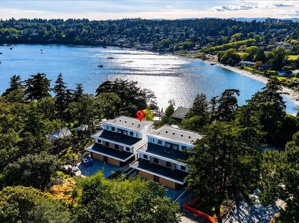 2737 Tudor Ave #3, Saanich, BC V8N 1L6