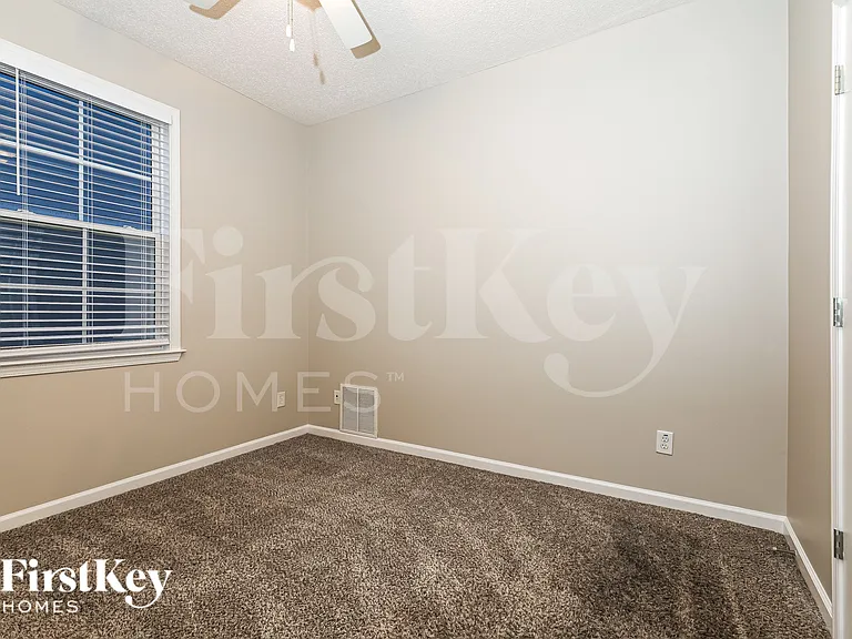 120 Summit Point Dr — Photo 11