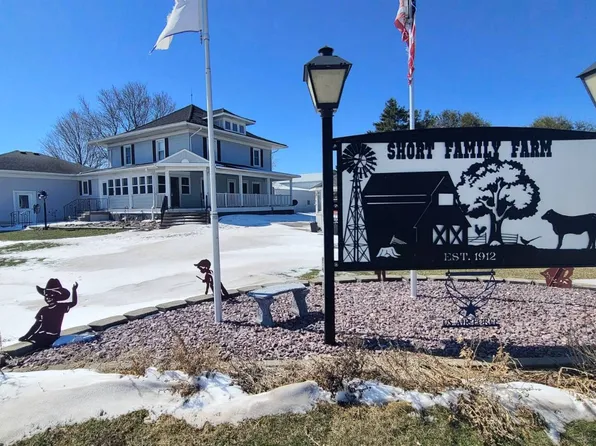 3036 270th St, Winthrop, IA 50682